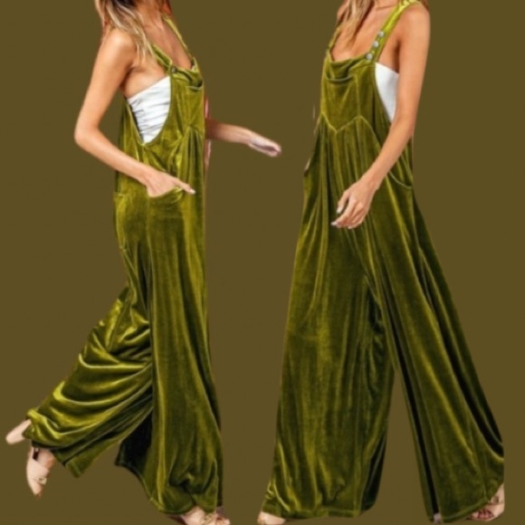 BiBi Pants - New Wide Leg Velvet Green Boho Jumpsuit
Overalls with Pockets
